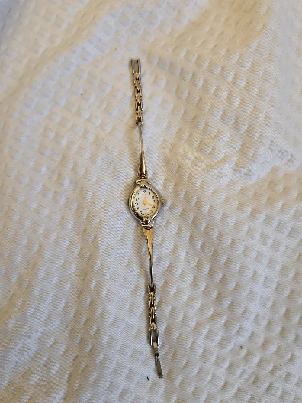 Avon elegant gold